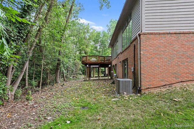 25890 Abbey Drive, Novi, MI 48374