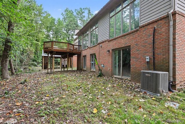 25890 Abbey Drive, Novi, MI 48374