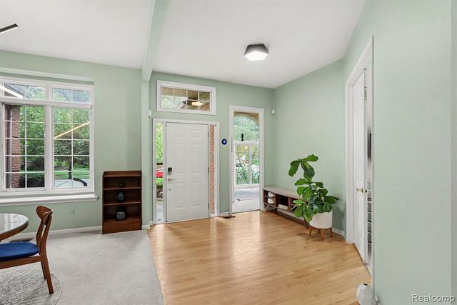 25890 Abbey Drive, Novi, MI 48374