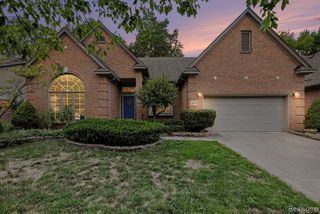 25890 Abbey Drive, Novi, MI 48374