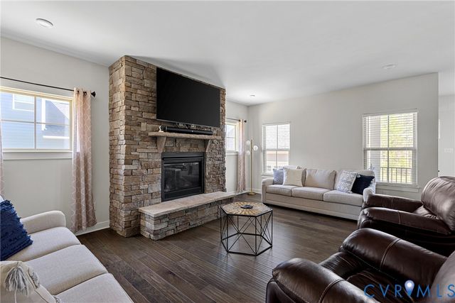 12256 Manor Crossing Dr, Glen Allen, VA 23059
