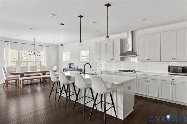 12256 Manor Crossing Dr, Glen Allen, VA 23059