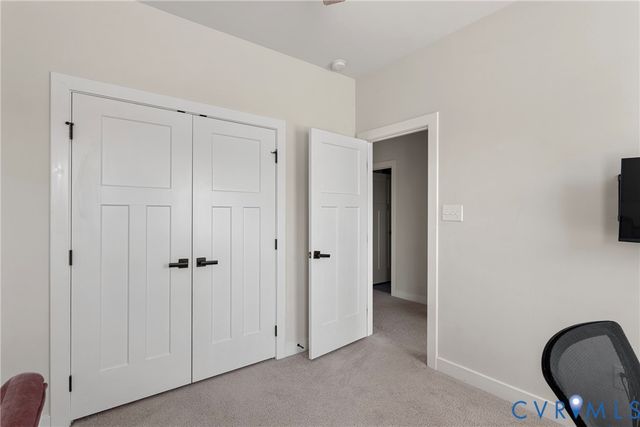 12256 Manor Crossing Dr, Glen Allen, VA 23059