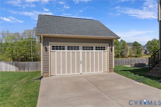12256 Manor Crossing Dr, Glen Allen, VA 23059