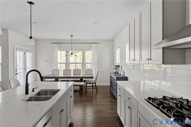 12256 Manor Crossing Dr, Glen Allen, VA 23059
