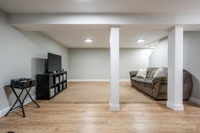 9 Avon Drive, Sandwich, MA 02563