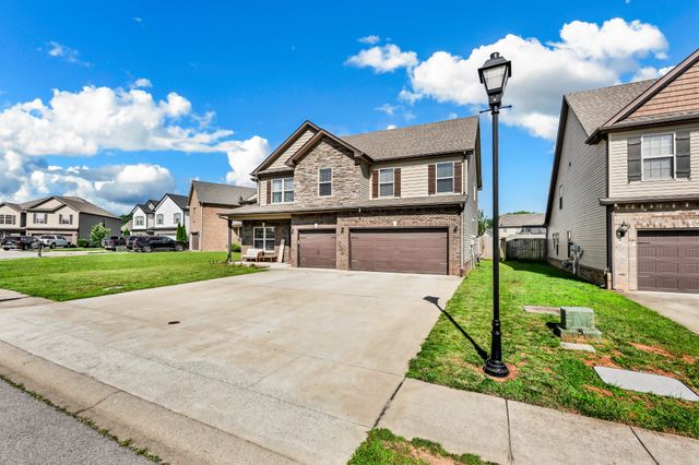 925 Tanager Ct, Clarksville, TN 37040