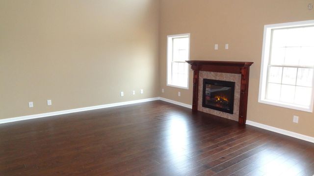 925 Tanager Ct, Clarksville, TN 37040