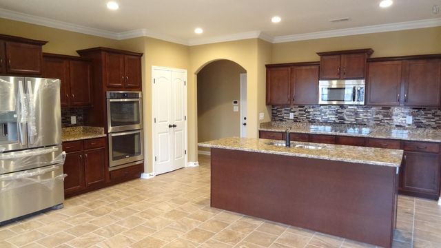 925 Tanager Ct, Clarksville, TN 37040