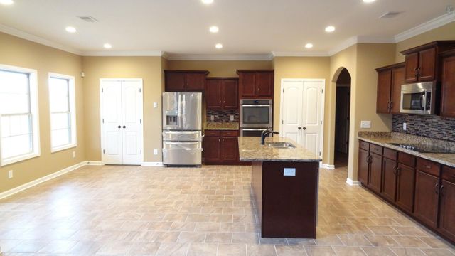 925 Tanager Ct, Clarksville, TN 37040