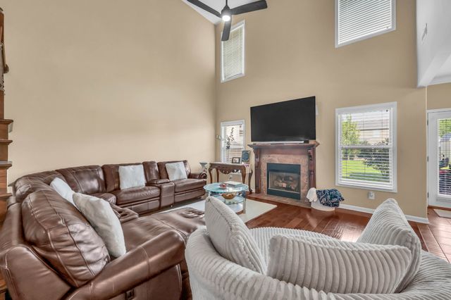 925 Tanager Ct, Clarksville, TN 37040