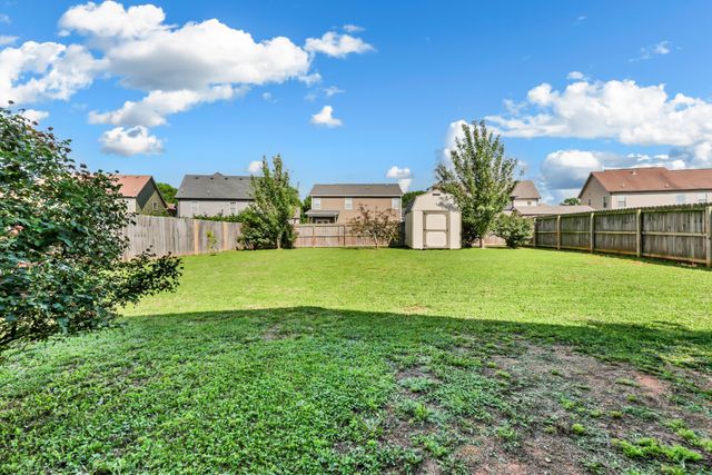 925 Tanager Ct, Clarksville, TN 37040