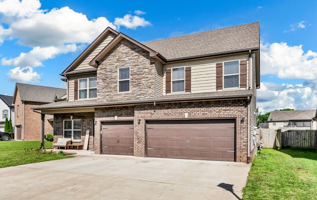 925 Tanager Ct, Clarksville, TN 37040