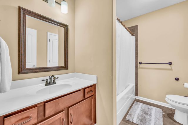 925 Tanager Ct, Clarksville, TN 37040