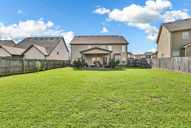 925 Tanager Ct, Clarksville, TN 37040