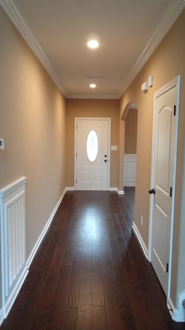 925 Tanager Ct, Clarksville, TN 37040