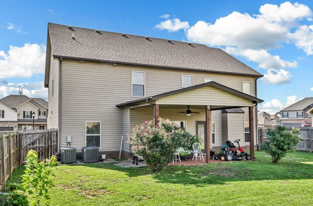 925 Tanager Ct, Clarksville, TN 37040