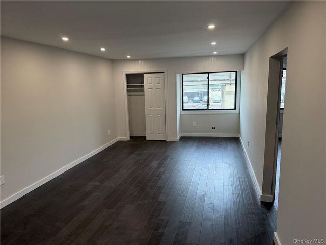 99-105 W Hoffman Avenue Apt H, Lindenhurst, NY 11757