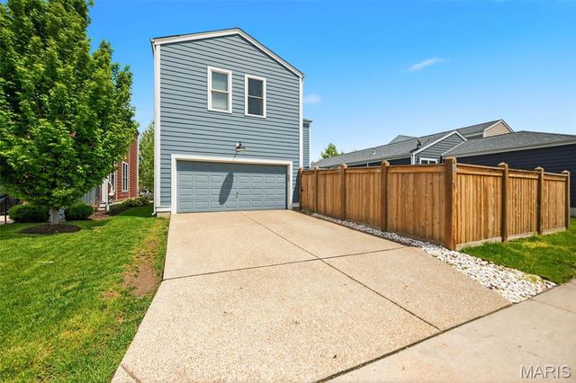 6013 New Town Drive, St Charles, MO 63301