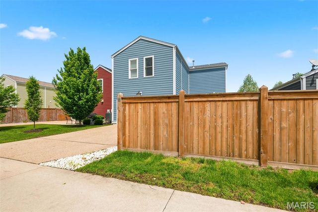 6013 New Town Drive, St Charles, MO 63301