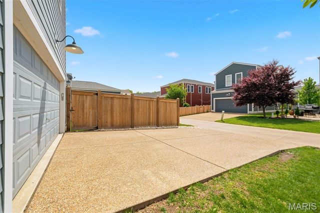 6013 New Town Drive, St Charles, MO 63301