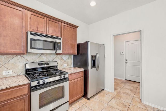 6507 CANDLEBRITE DR, San Antonio, TX 78244