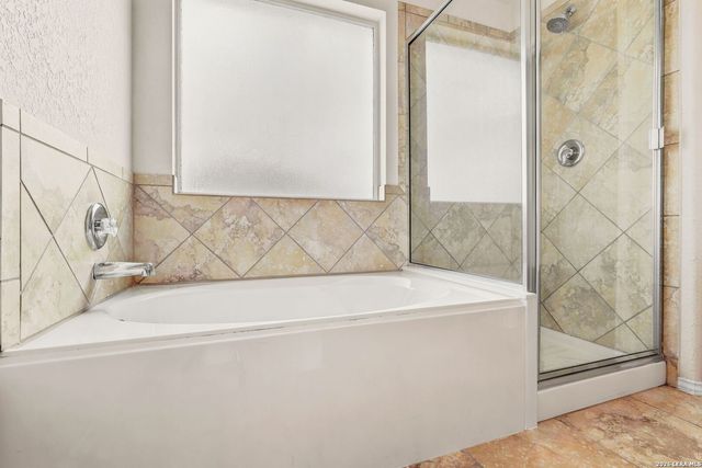 6507 CANDLEBRITE DR, San Antonio, TX 78244