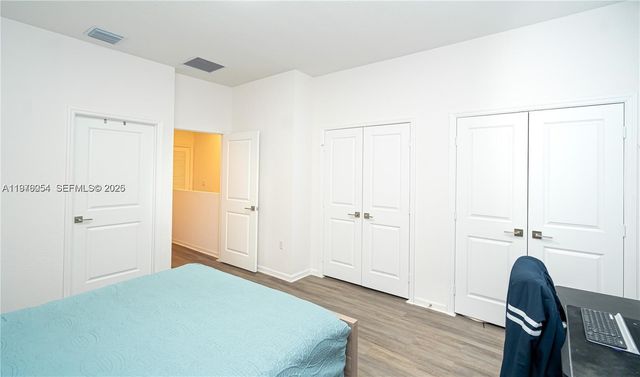 2820 NW 180th St, Miami Gardens, FL 33056