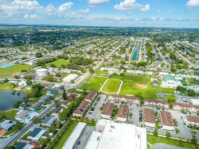 2820 NW 180th St, Miami Gardens, FL 33056