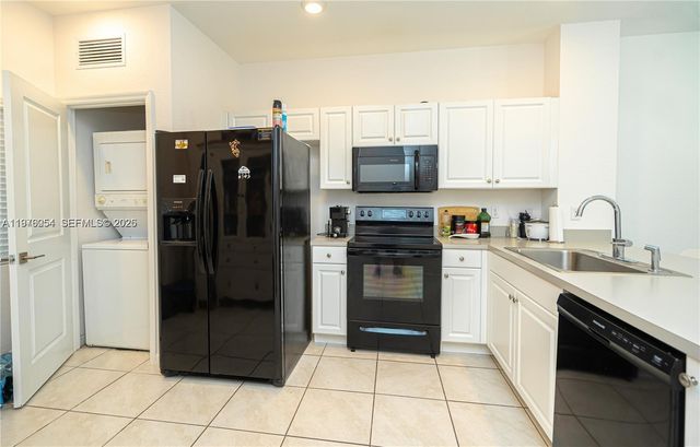 2820 NW 180th St, Miami Gardens, FL 33056