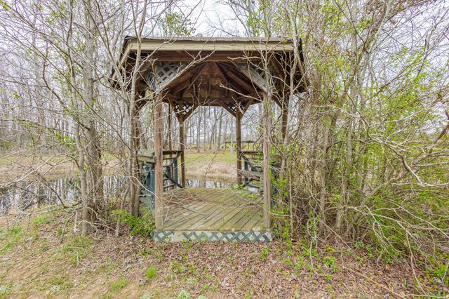 173 Bellview Rd, Taft, TN 38488