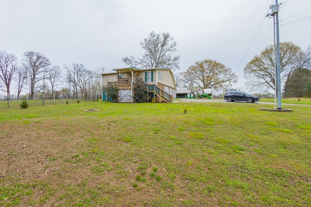 173 Bellview Rd, Taft, TN 38488