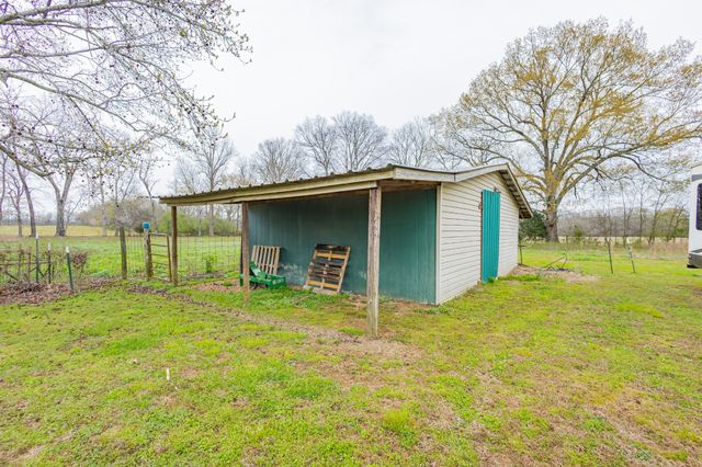 173 Bellview Rd, Taft, TN 38488