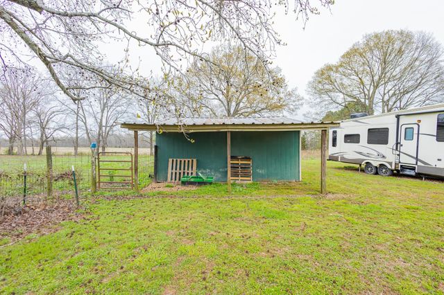 173 Bellview Rd, Taft, TN 38488