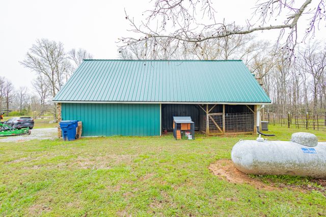 173 Bellview Rd, Taft, TN 38488