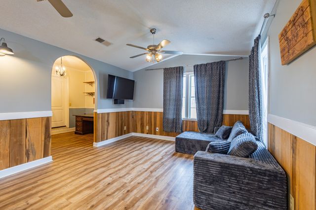 173 Bellview Rd, Taft, TN 38488