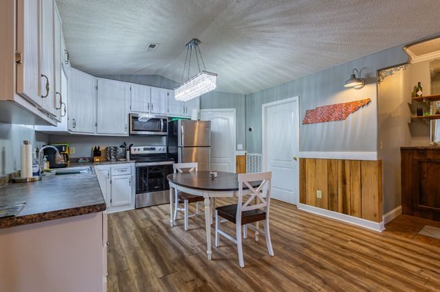 173 Bellview Rd, Taft, TN 38488