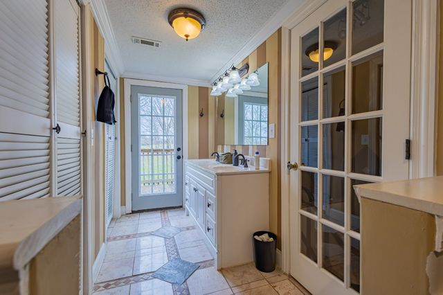 173 Bellview Rd, Taft, TN 38488