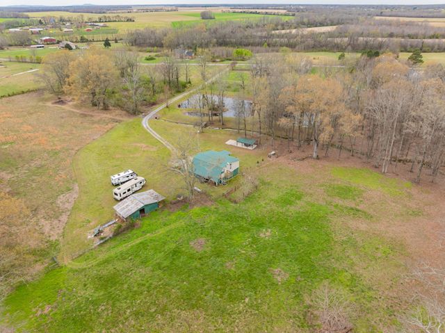 173 Bellview Rd, Taft, TN 38488