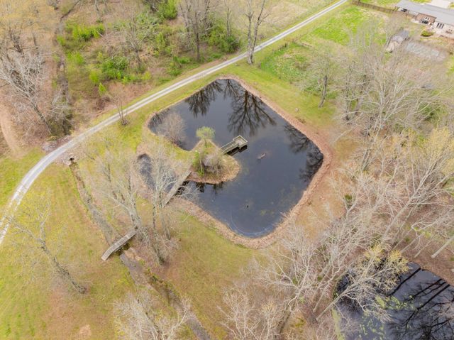 173 Bellview Rd, Taft, TN 38488