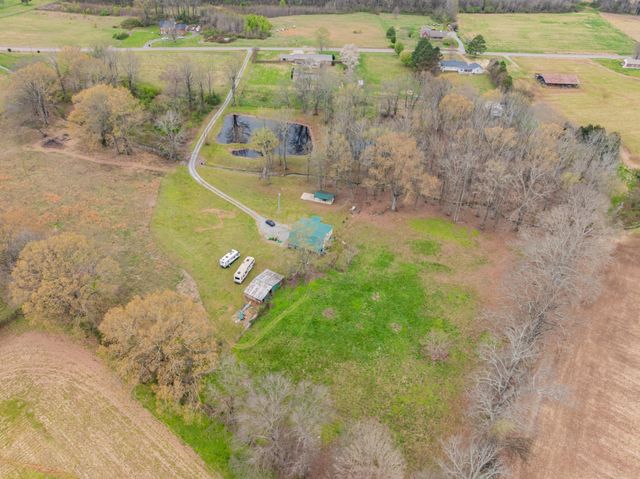 173 Bellview Rd, Taft, TN 38488