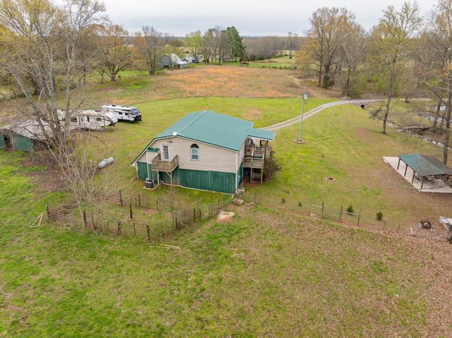 173 Bellview Rd, Taft, TN 38488