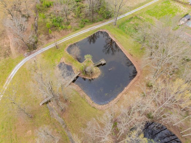 173 Bellview Rd, Taft, TN 38488