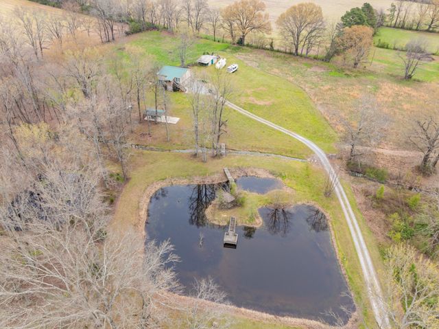 173 Bellview Rd, Taft, TN 38488