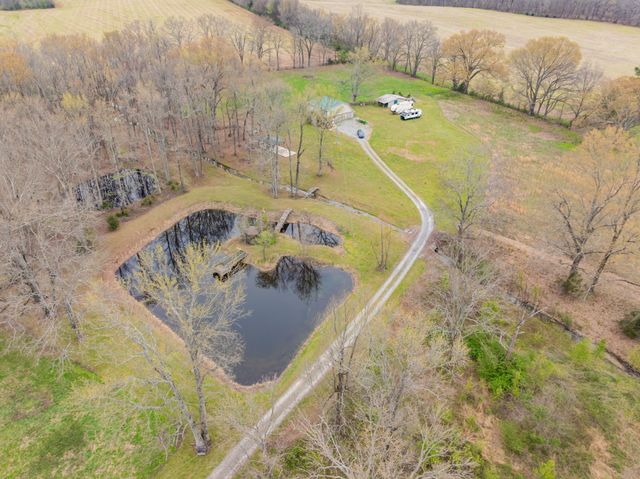 173 Bellview Rd, Taft, TN 38488