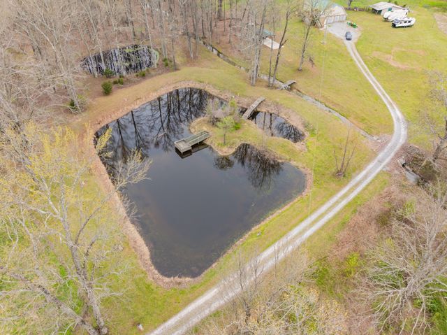 173 Bellview Rd, Taft, TN 38488