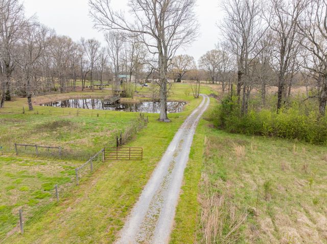 173 Bellview Rd, Taft, TN 38488