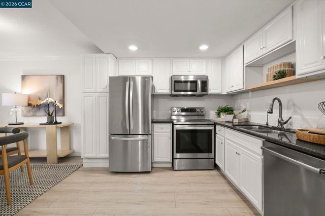 1052 Bancroft Rd, Concord, CA 94518