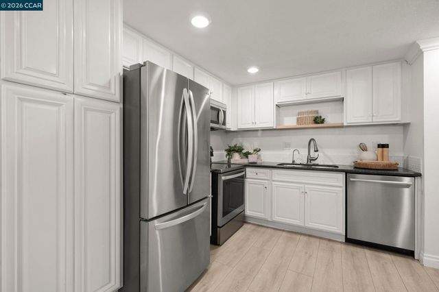 1052 Bancroft Rd, Concord, CA 94518