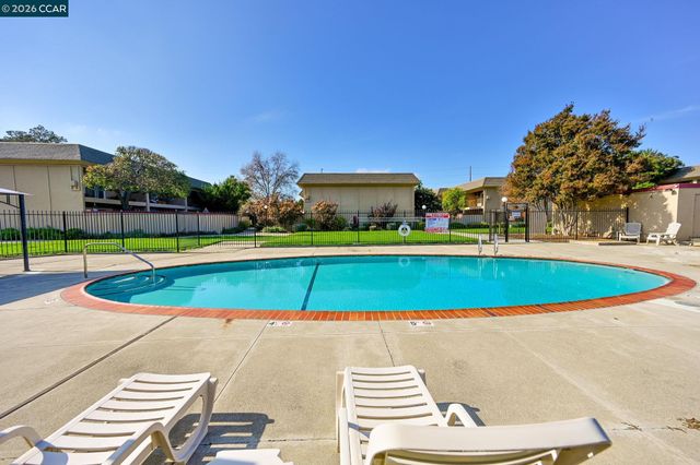 1052 Bancroft Rd, Concord, CA 94518